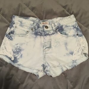 MUDD High Waisted Lace Jean Shorts Size 9 EUC